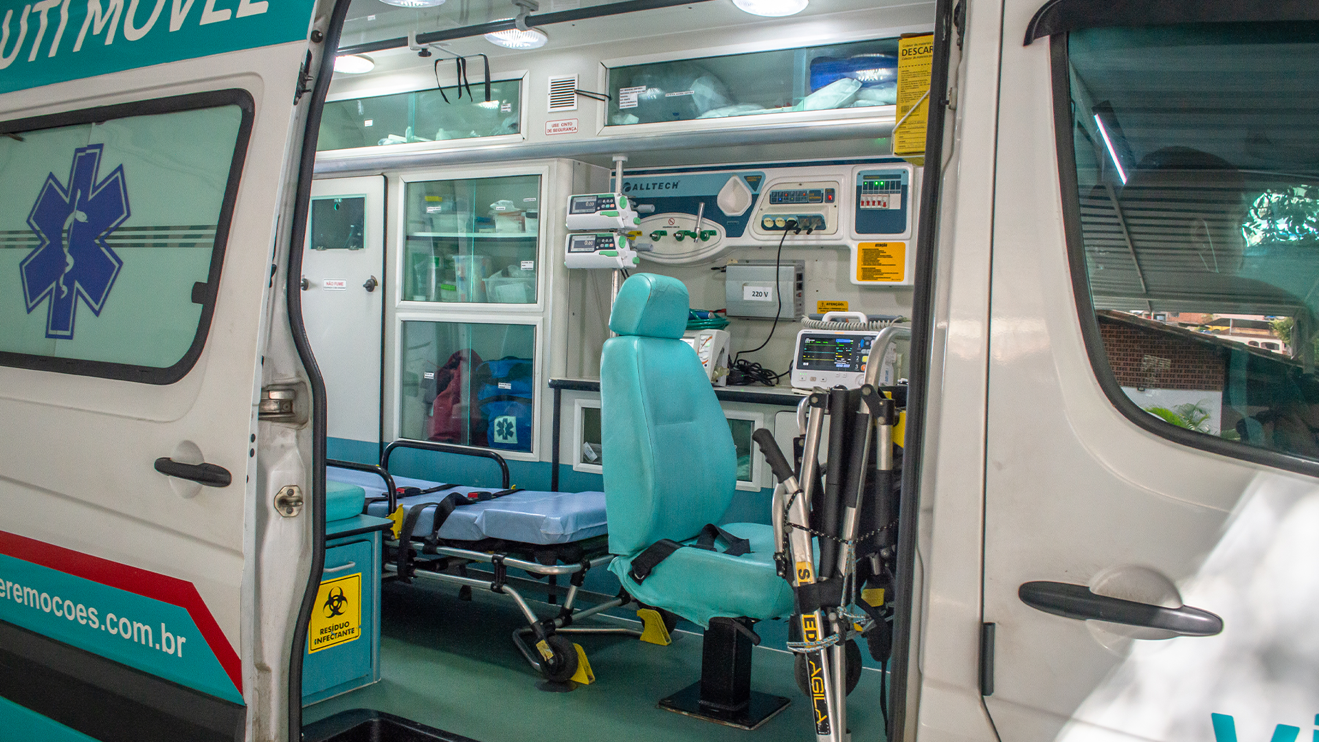 Ambulância UTI móvel Vitalle em Governador Valadares